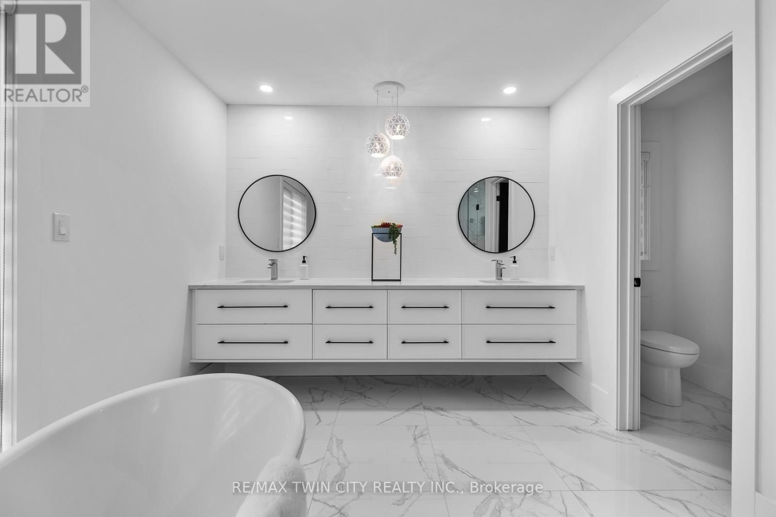 1207 QUEEN ST STREET NORTH Image 29