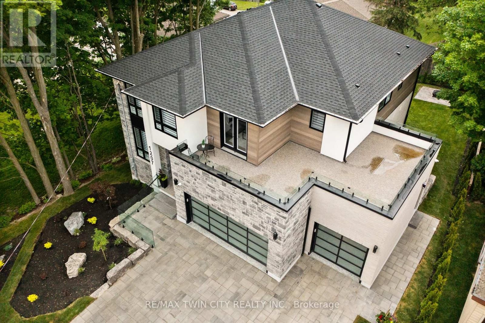 1207 QUEEN ST STREET NORTH Image 3