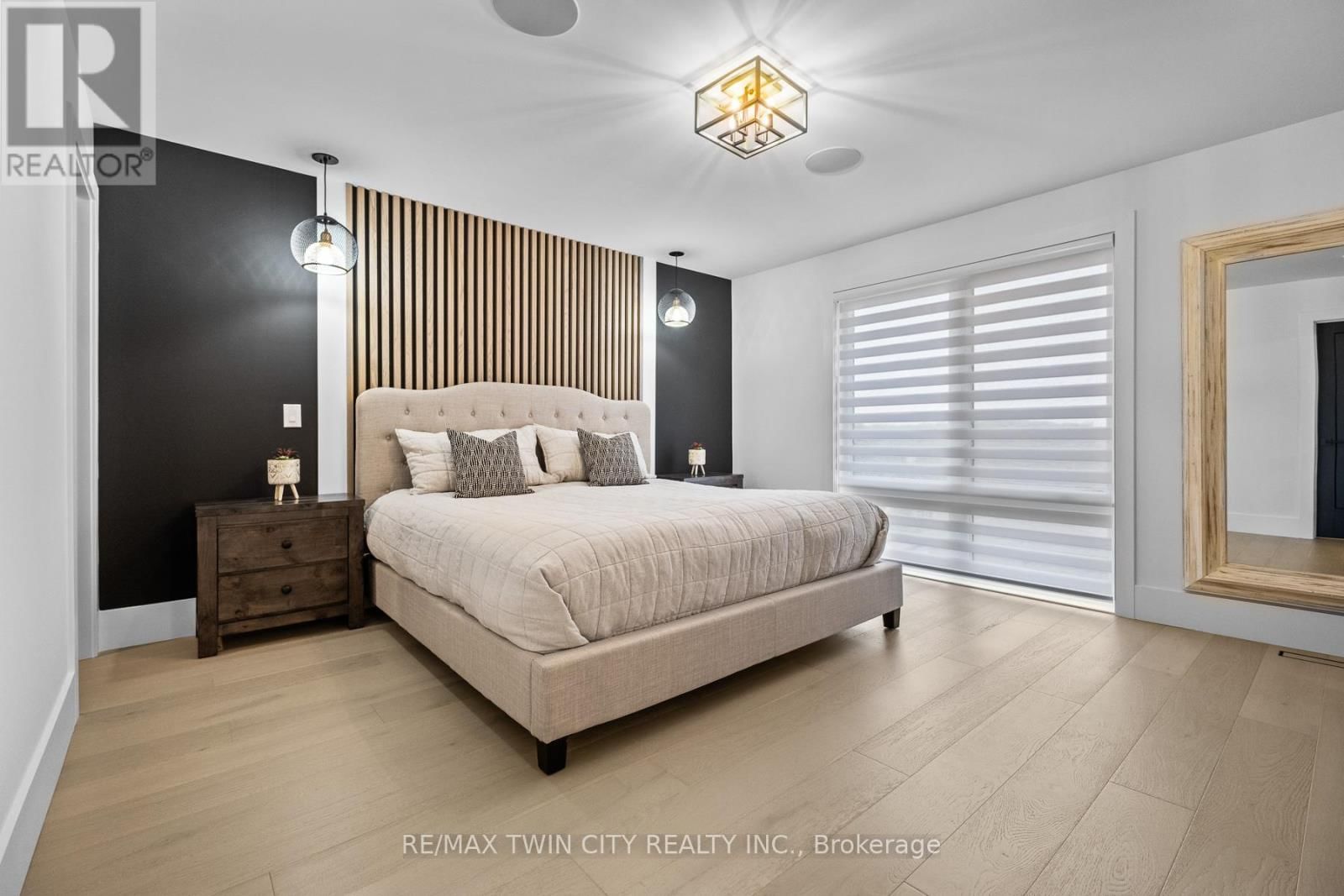 1207 QUEEN ST STREET NORTH Image 33