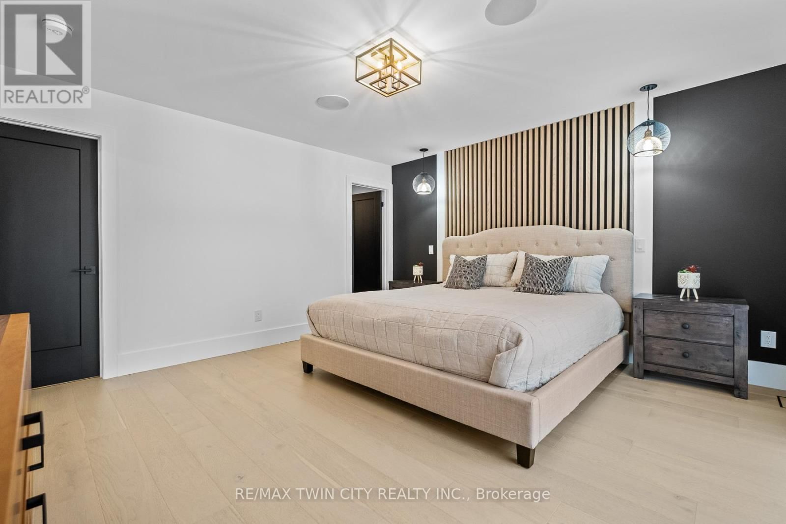 1207 QUEEN ST STREET NORTH Image 34