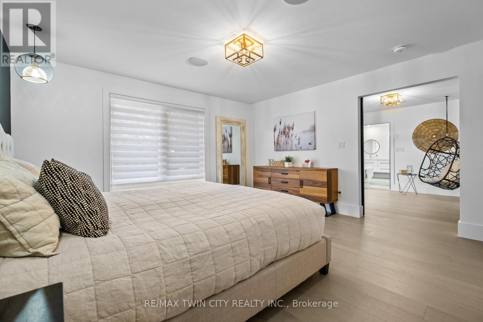 1207 QUEEN ST STREET NORTH Image 35