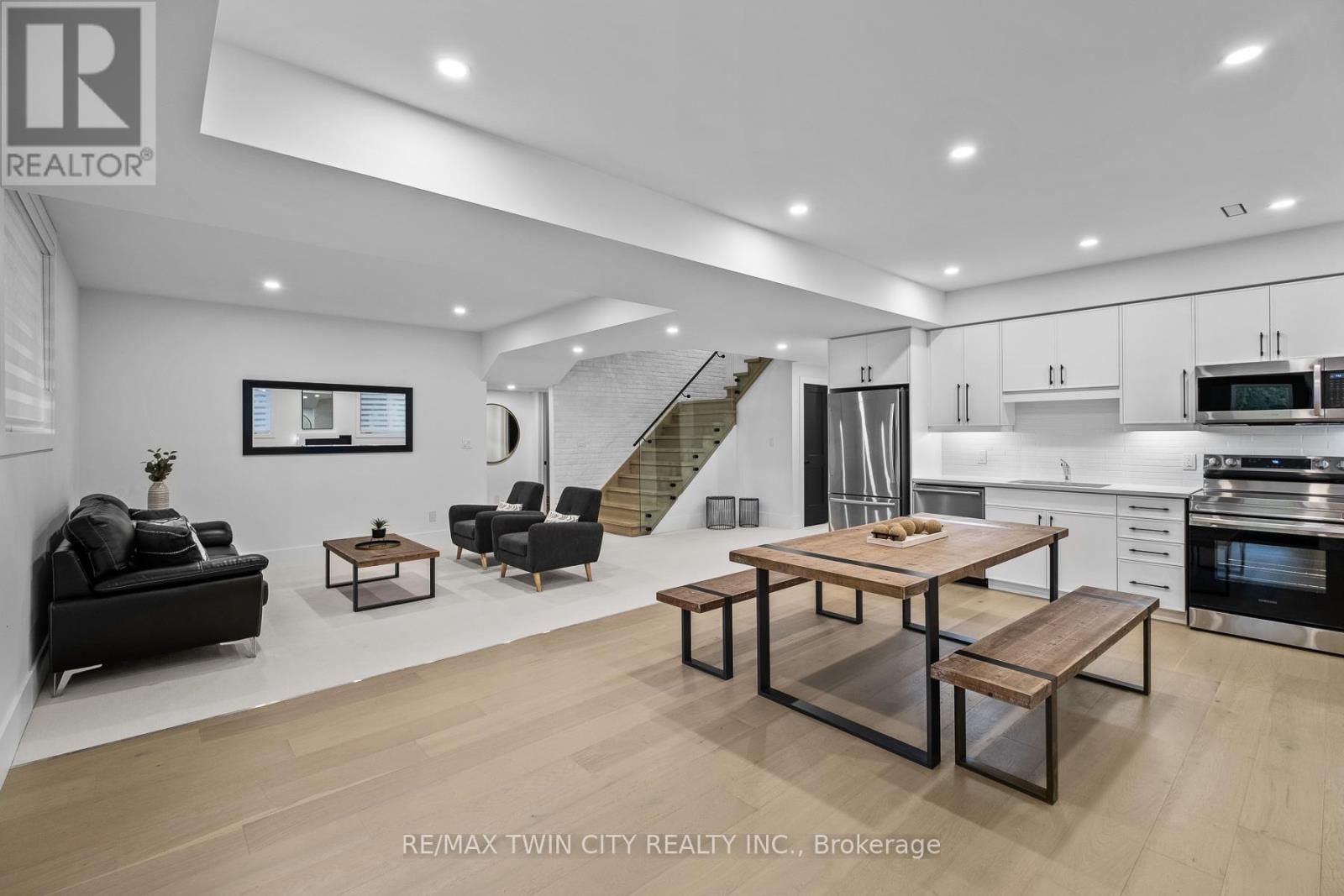 1207 QUEEN ST STREET NORTH Image 39