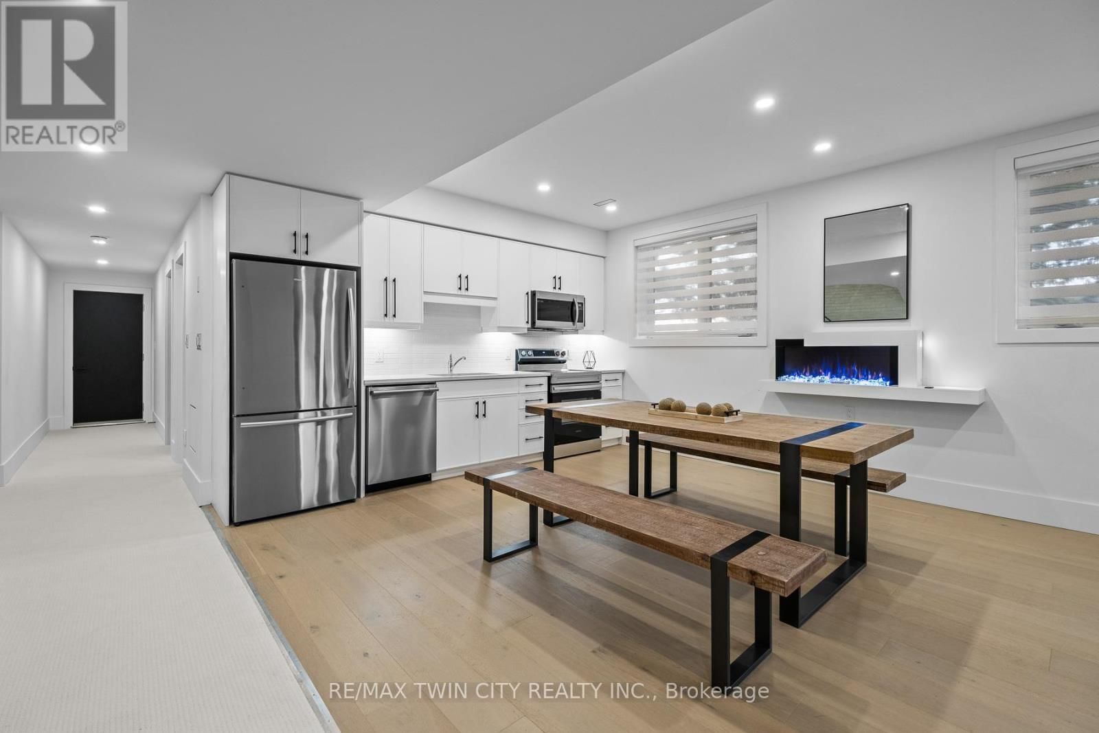 1207 QUEEN ST STREET NORTH Image 40