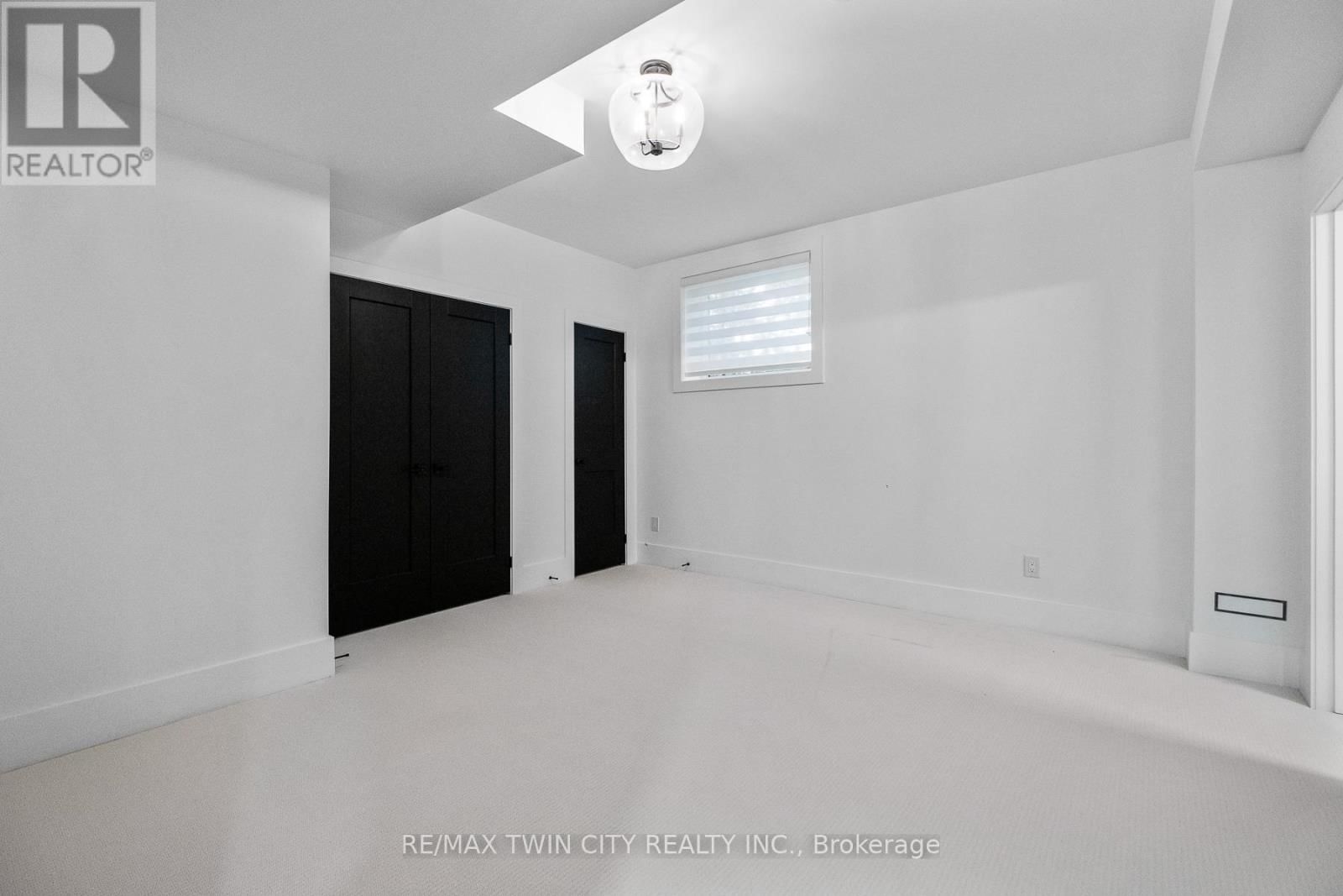 1207 QUEEN ST STREET NORTH Image 44