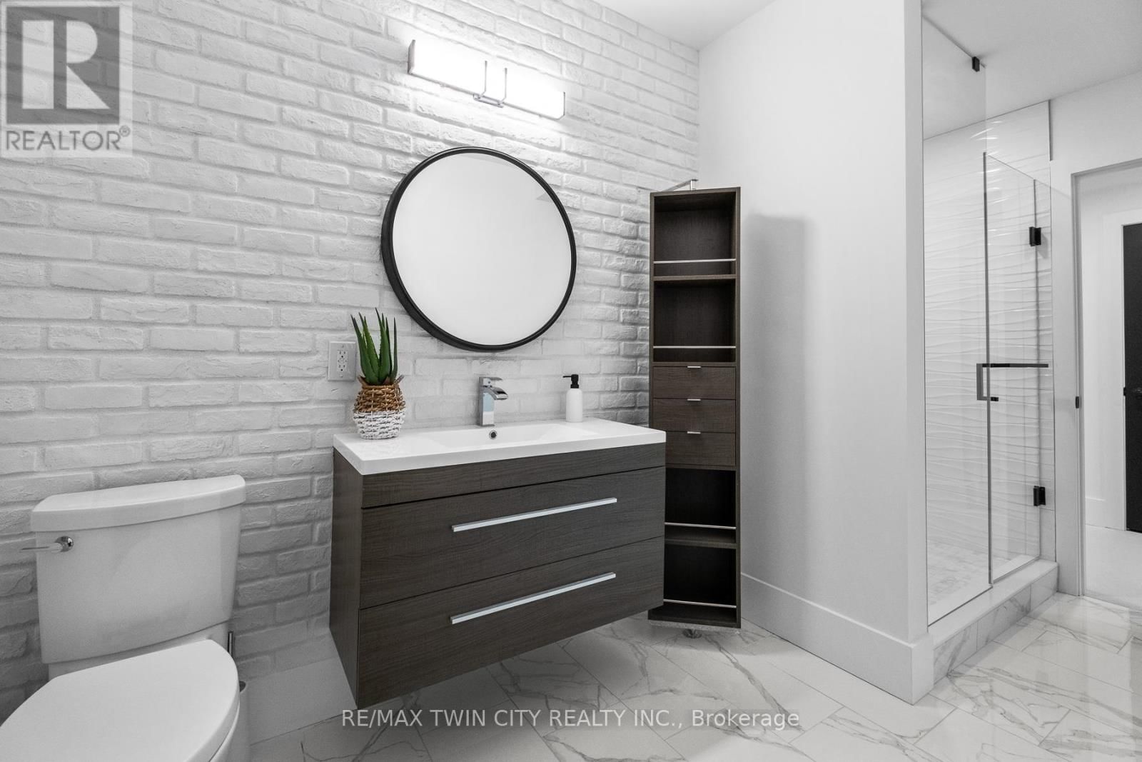 1207 QUEEN ST STREET NORTH Image 45