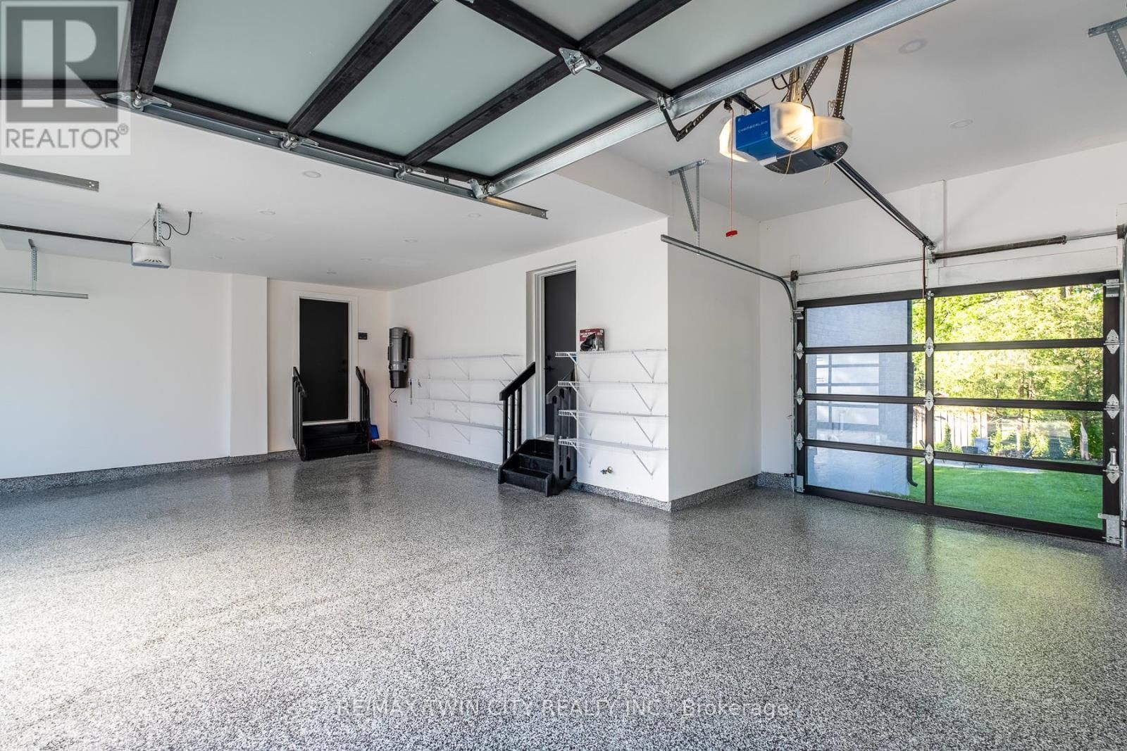 1207 QUEEN ST STREET NORTH Image 46