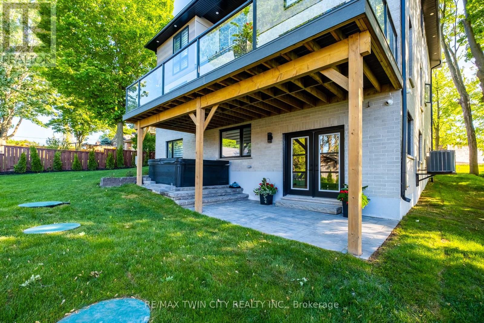 1207 QUEEN ST STREET NORTH Image 49