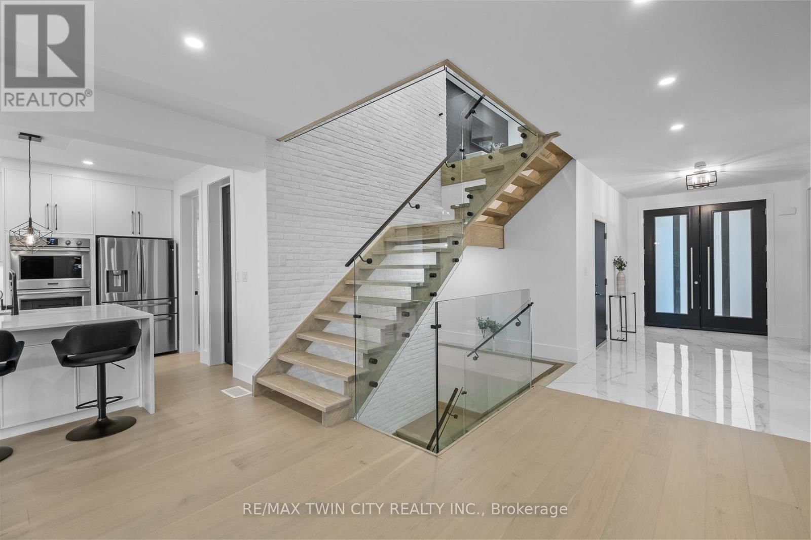 1207 QUEEN ST STREET NORTH Image 7