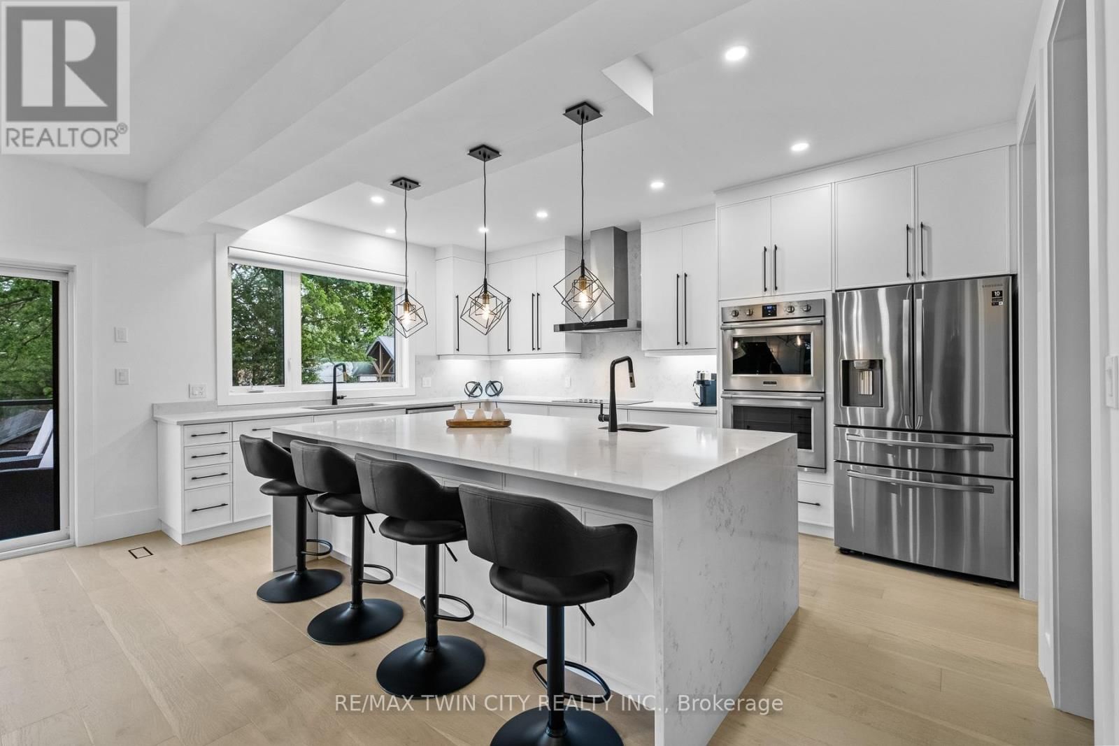 1207 QUEEN ST STREET NORTH Image 8