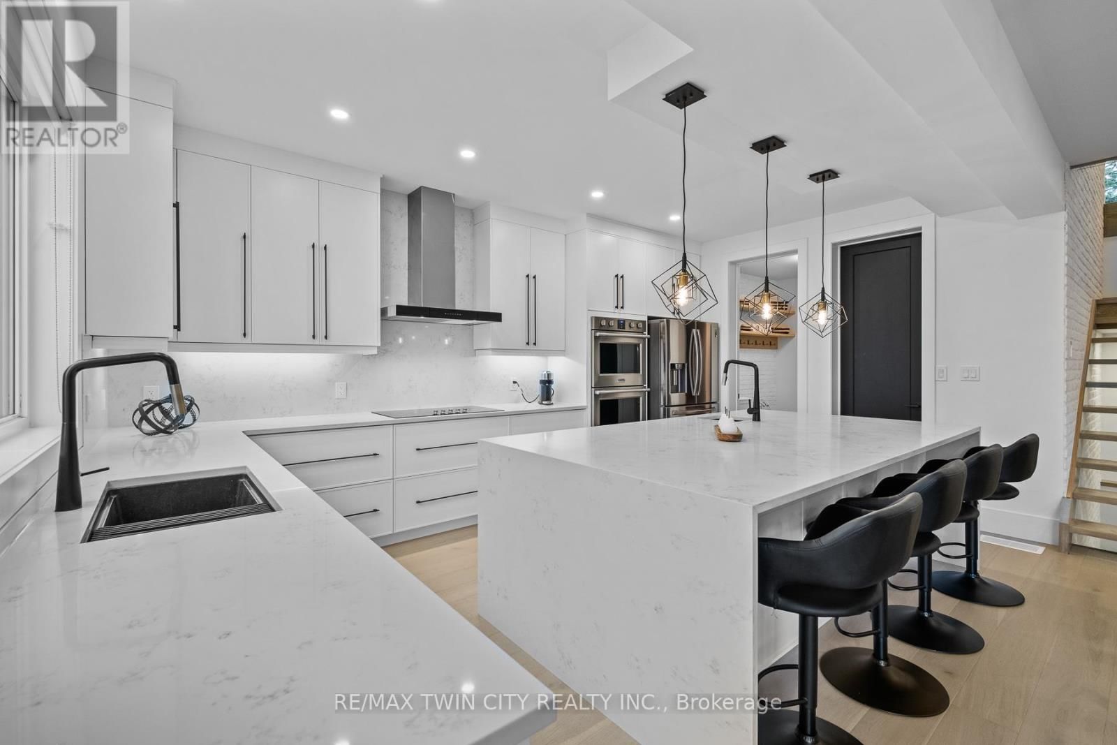 1207 QUEEN ST STREET NORTH Image 9