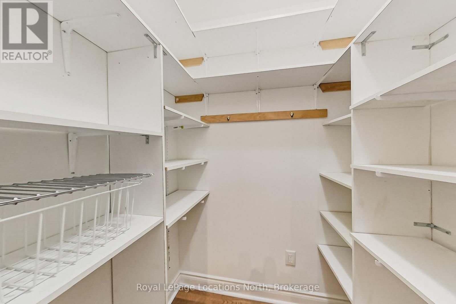 104 - 10 BAY STREET EAST Image 15