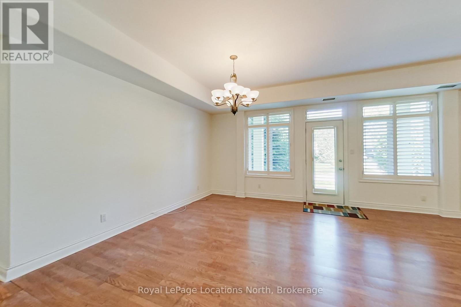 104 - 10 BAY STREET EAST Image 9