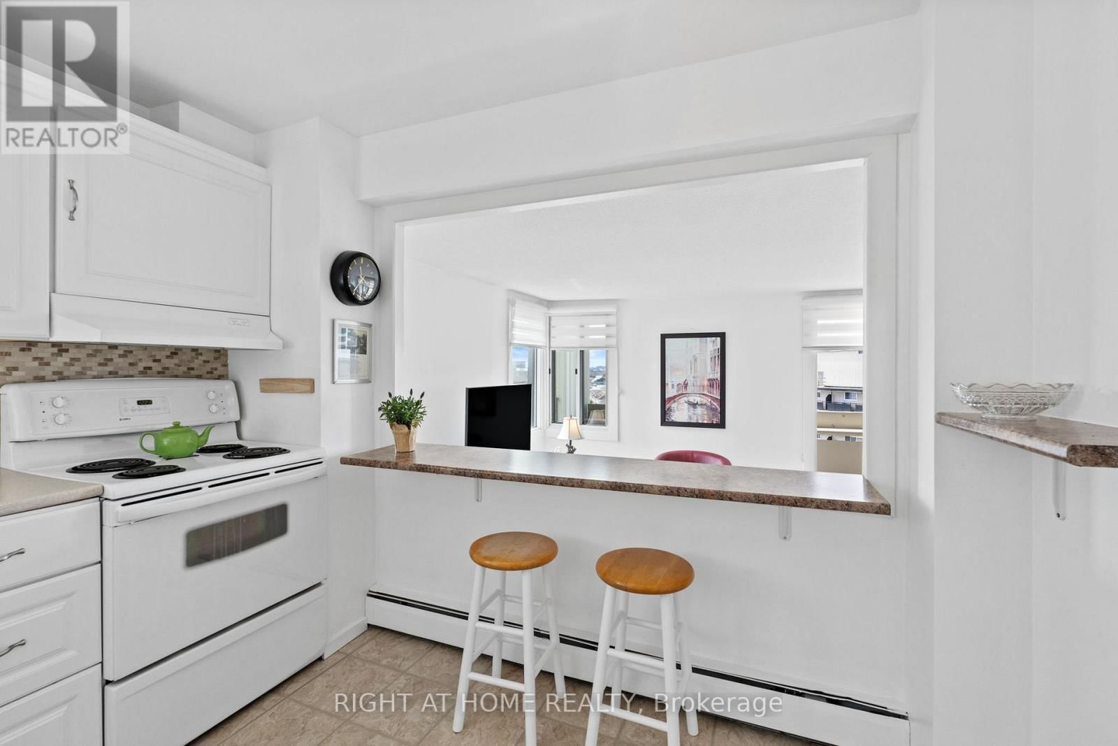 906 - 1171 AMBLESIDE DRIVE Image 13