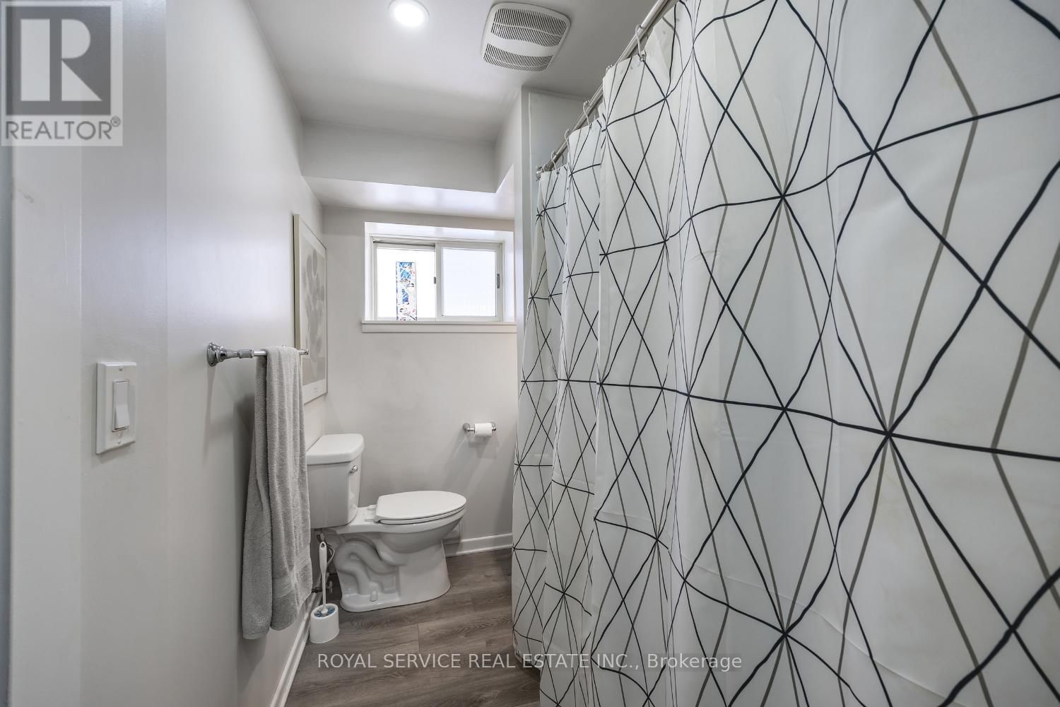 13 CREEK STREET Image 22