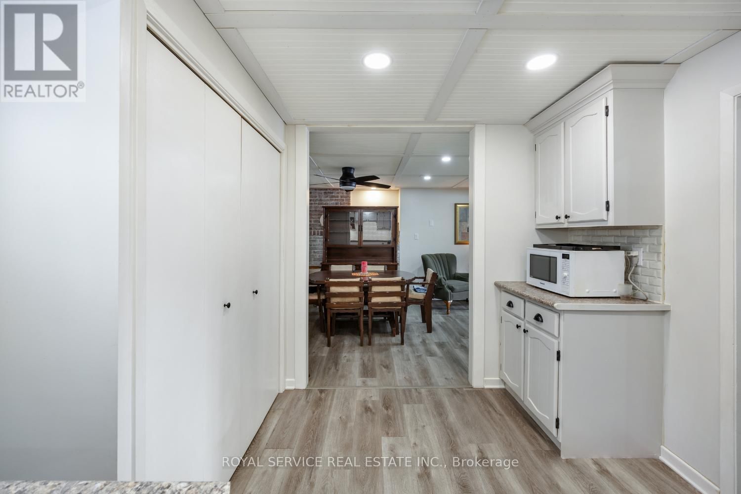 13 CREEK STREET Image 25