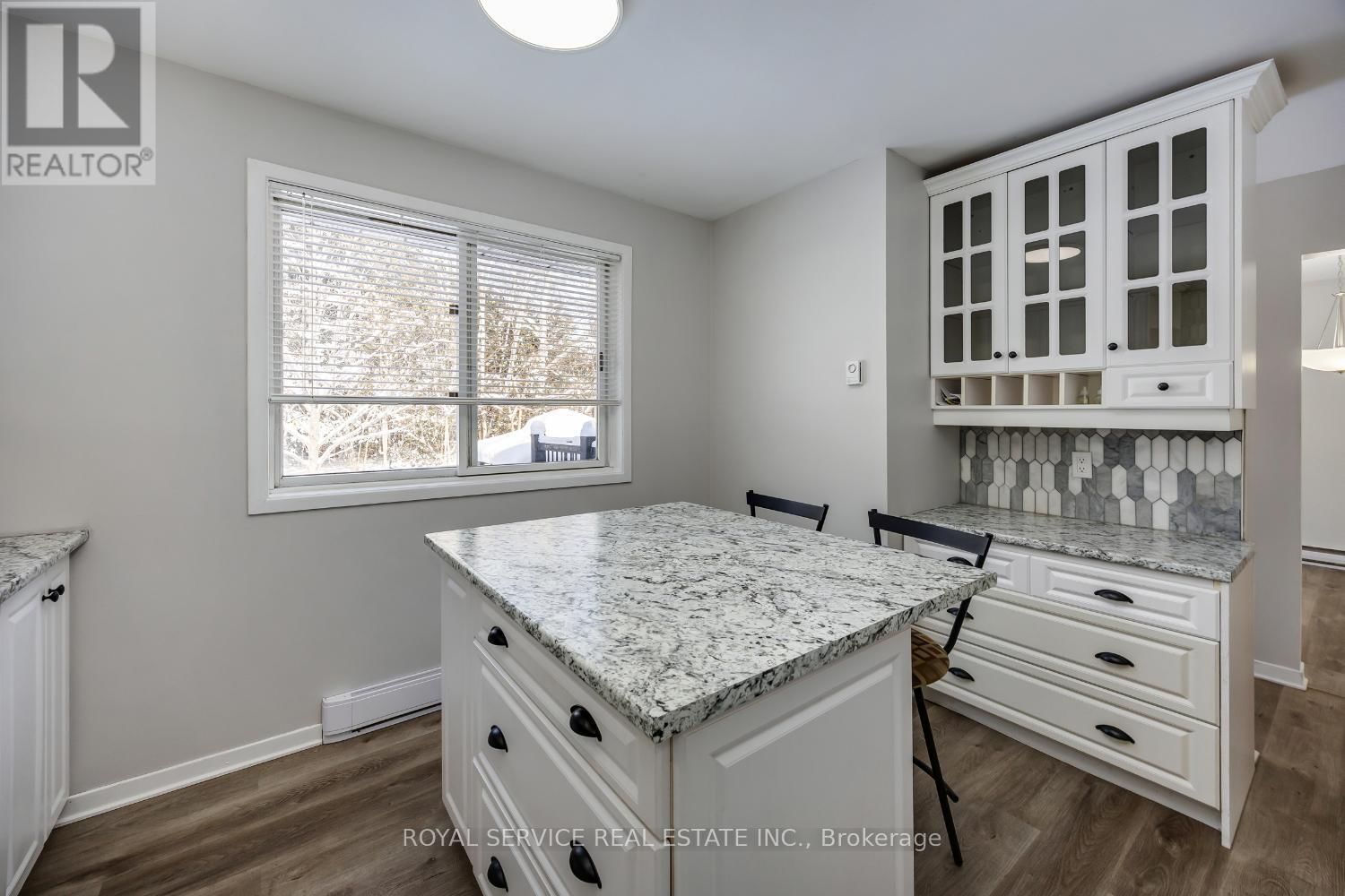 13 CREEK STREET Image 6