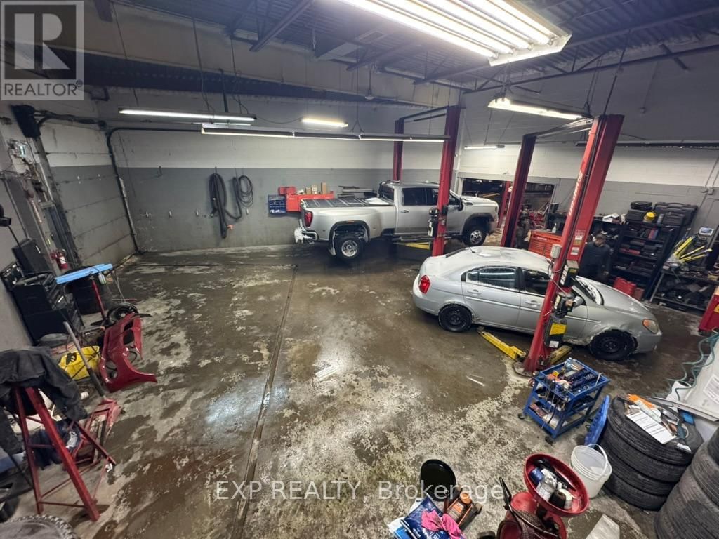 1659 VICTORIA STREET NORTH Image 16