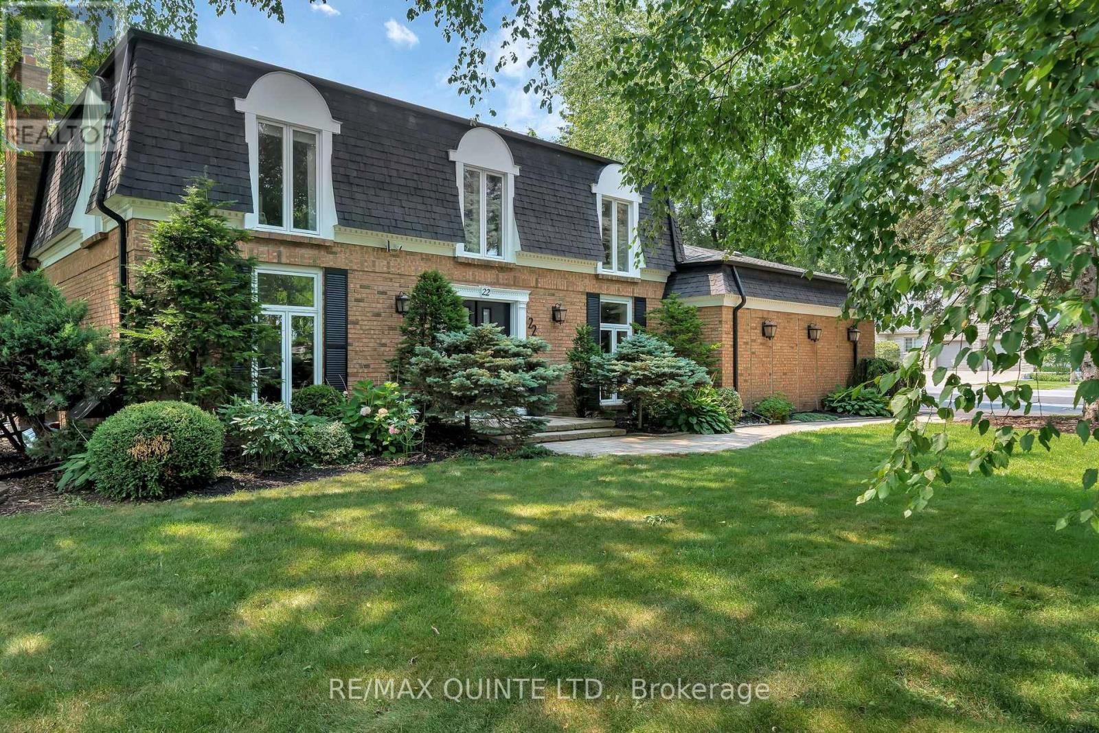 22 FOREST HILL CRESCENT Image 1