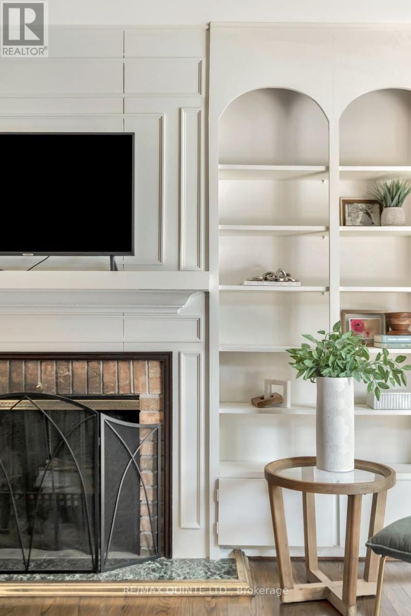 22 FOREST HILL CRESCENT Image 17