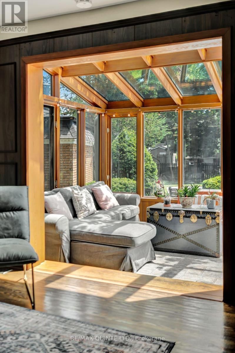 22 FOREST HILL CRESCENT Image 18