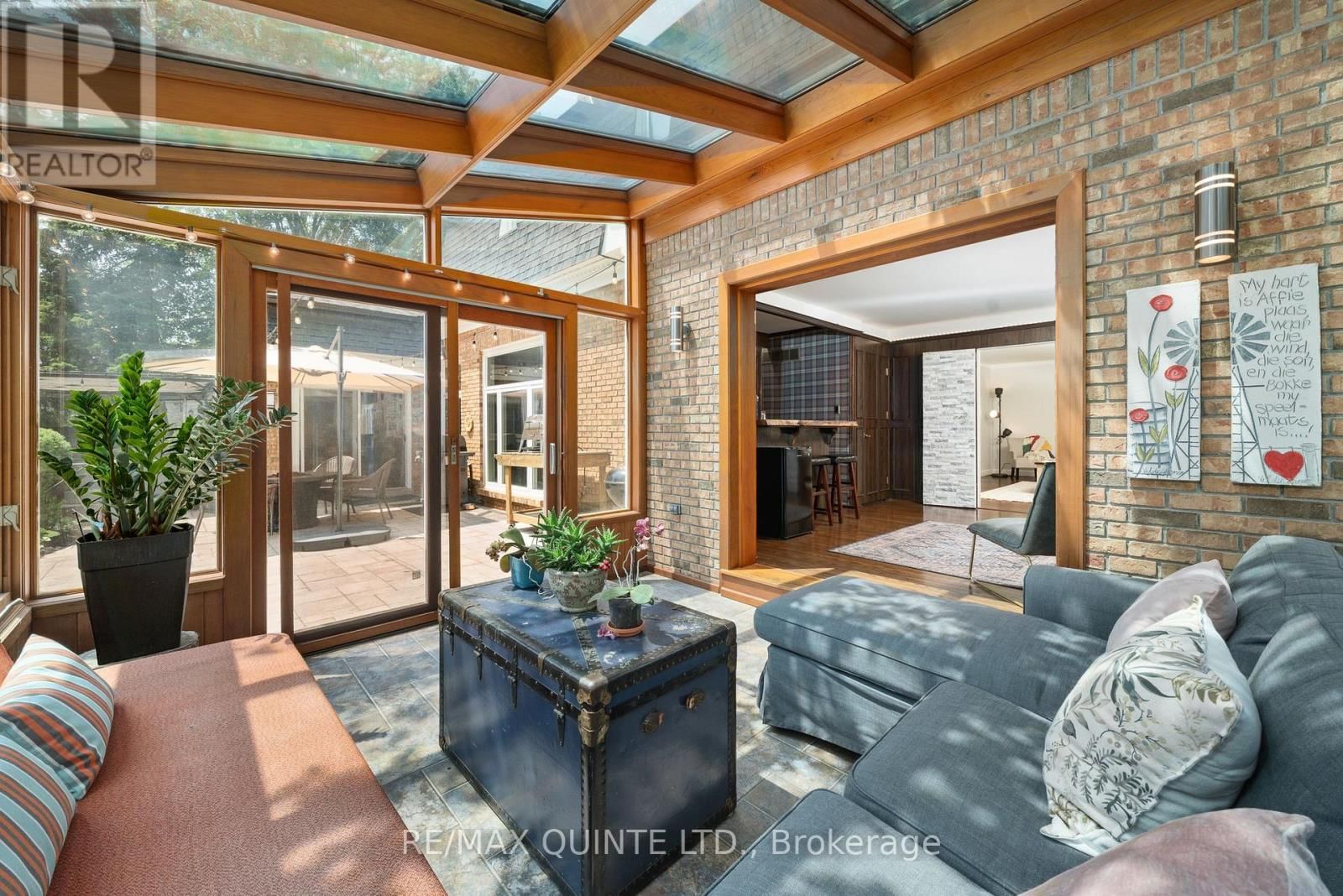 22 FOREST HILL CRESCENT Image 19