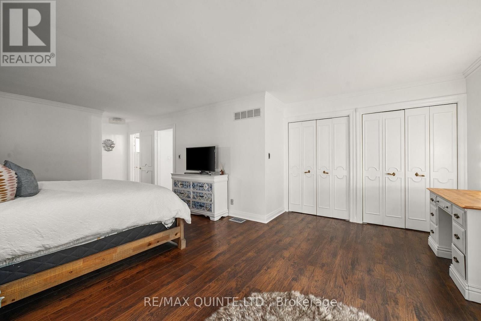 22 FOREST HILL CRESCENT Image 25