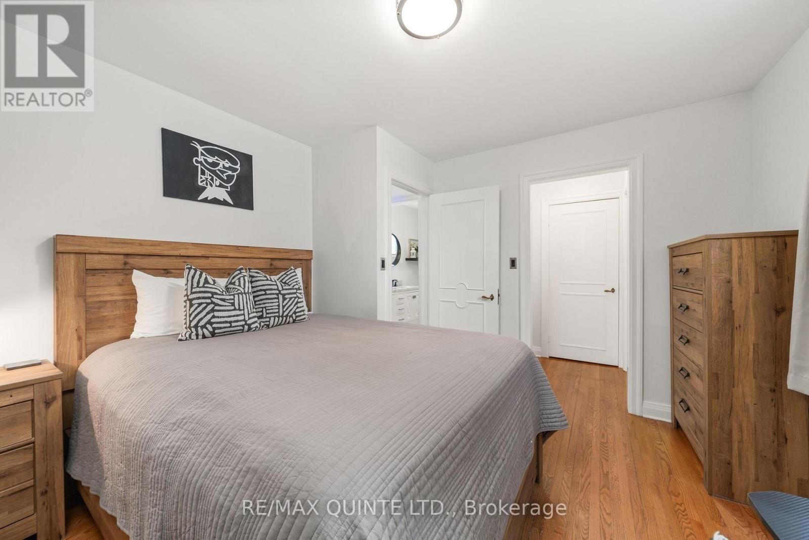 22 FOREST HILL CRESCENT Image 31