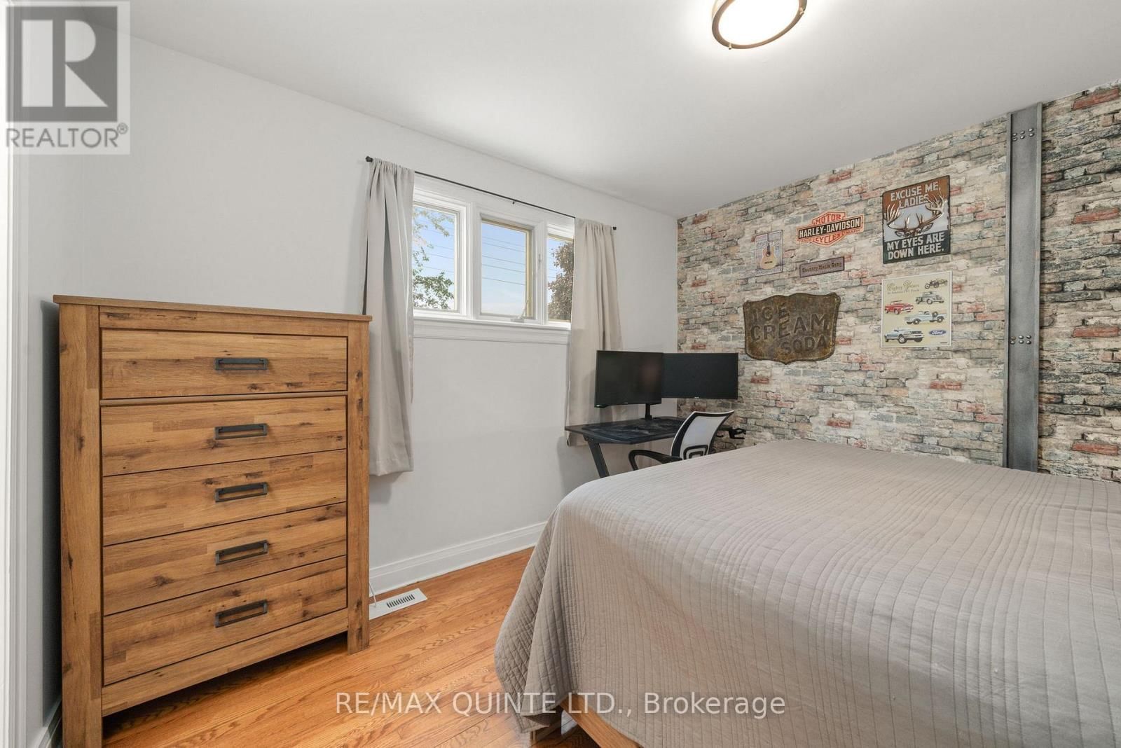 22 FOREST HILL CRESCENT Image 32