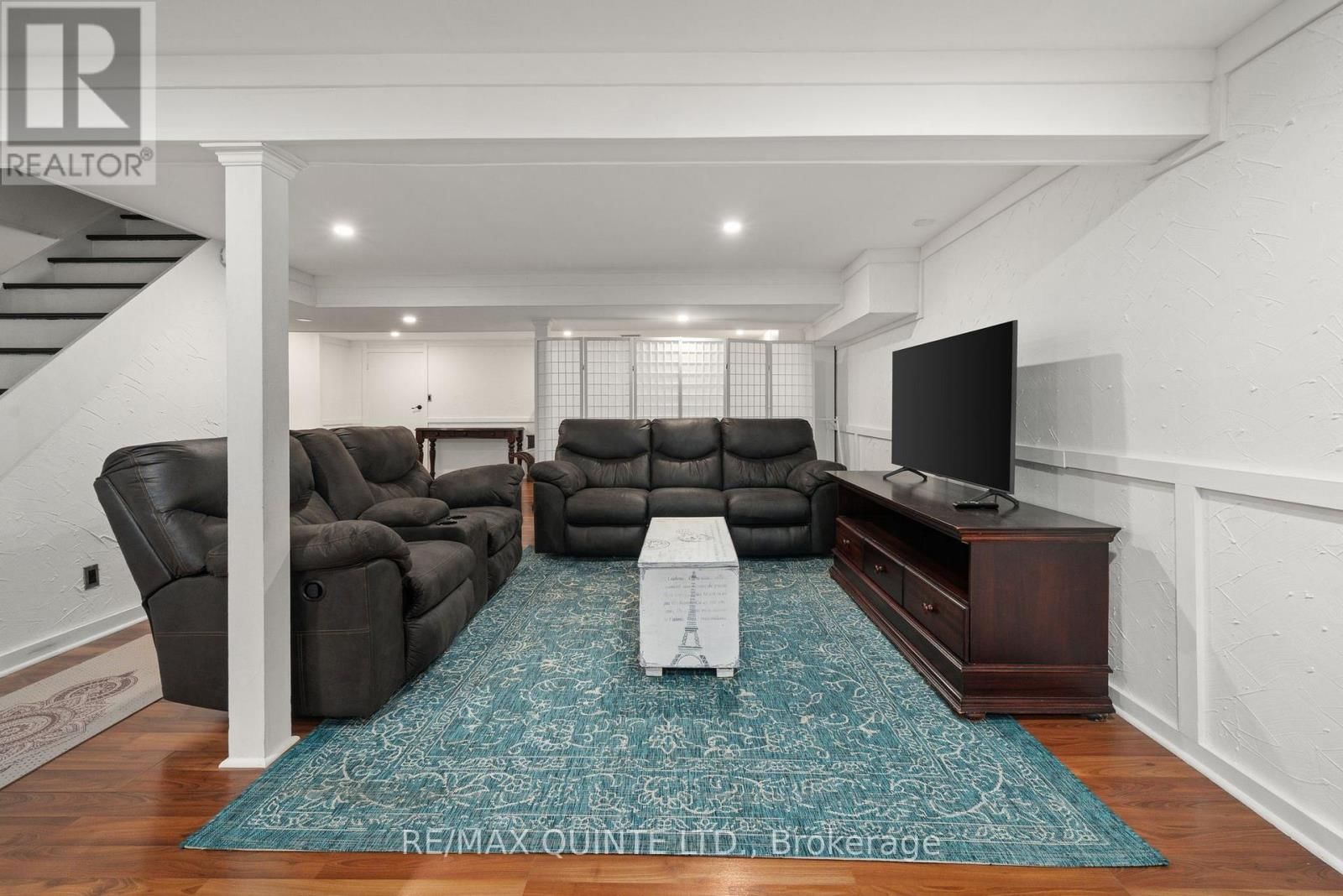 22 FOREST HILL CRESCENT Image 36