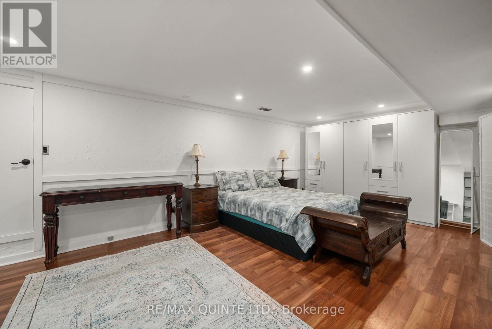 22 FOREST HILL CRESCENT Image 37