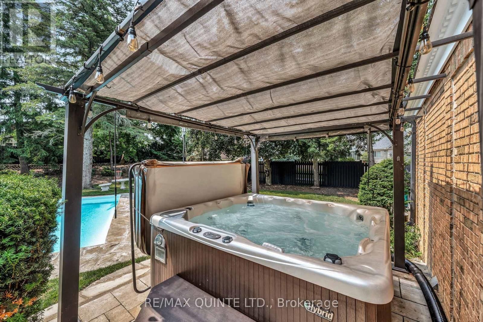 22 FOREST HILL CRESCENT Image 42