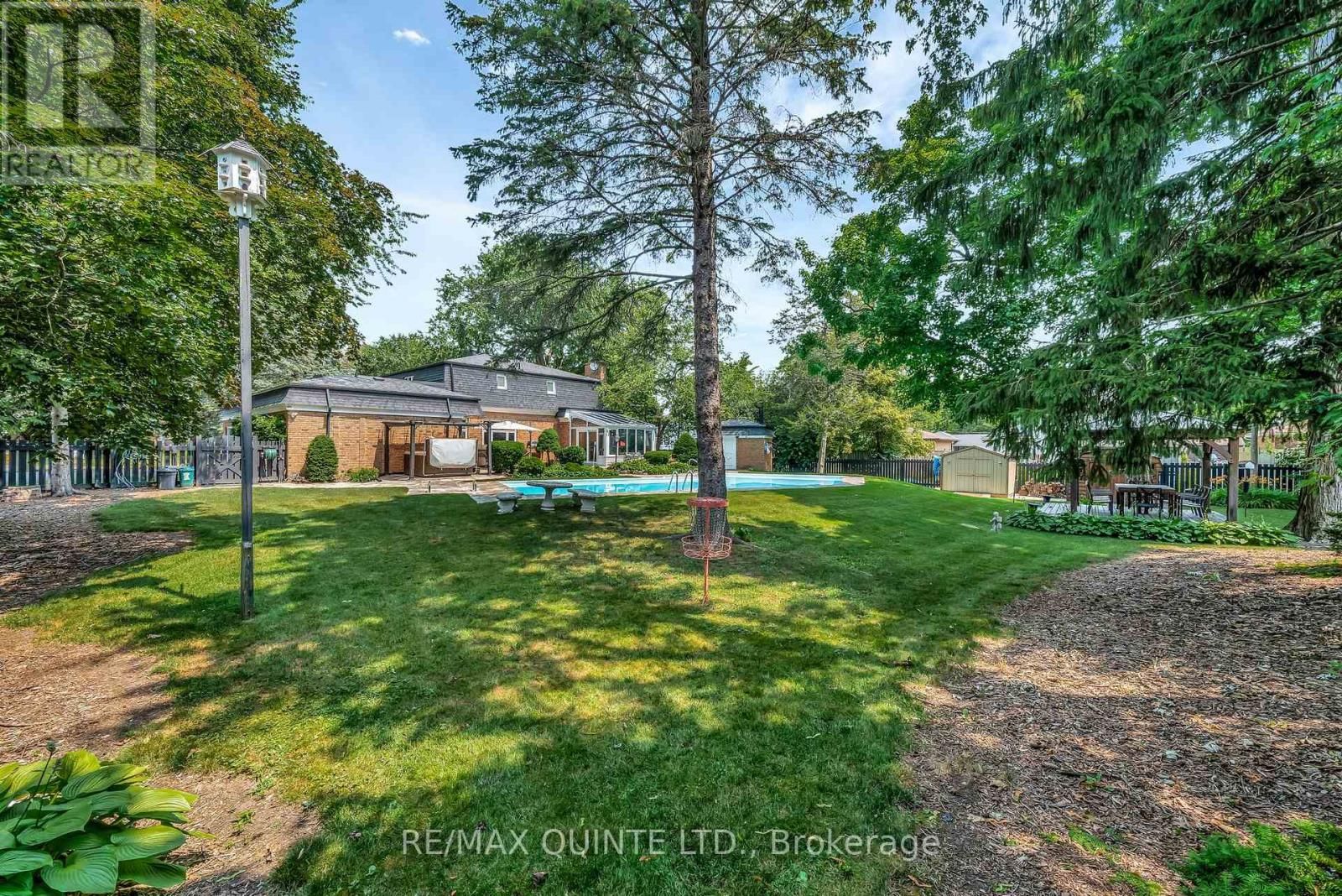 22 FOREST HILL CRESCENT Image 46