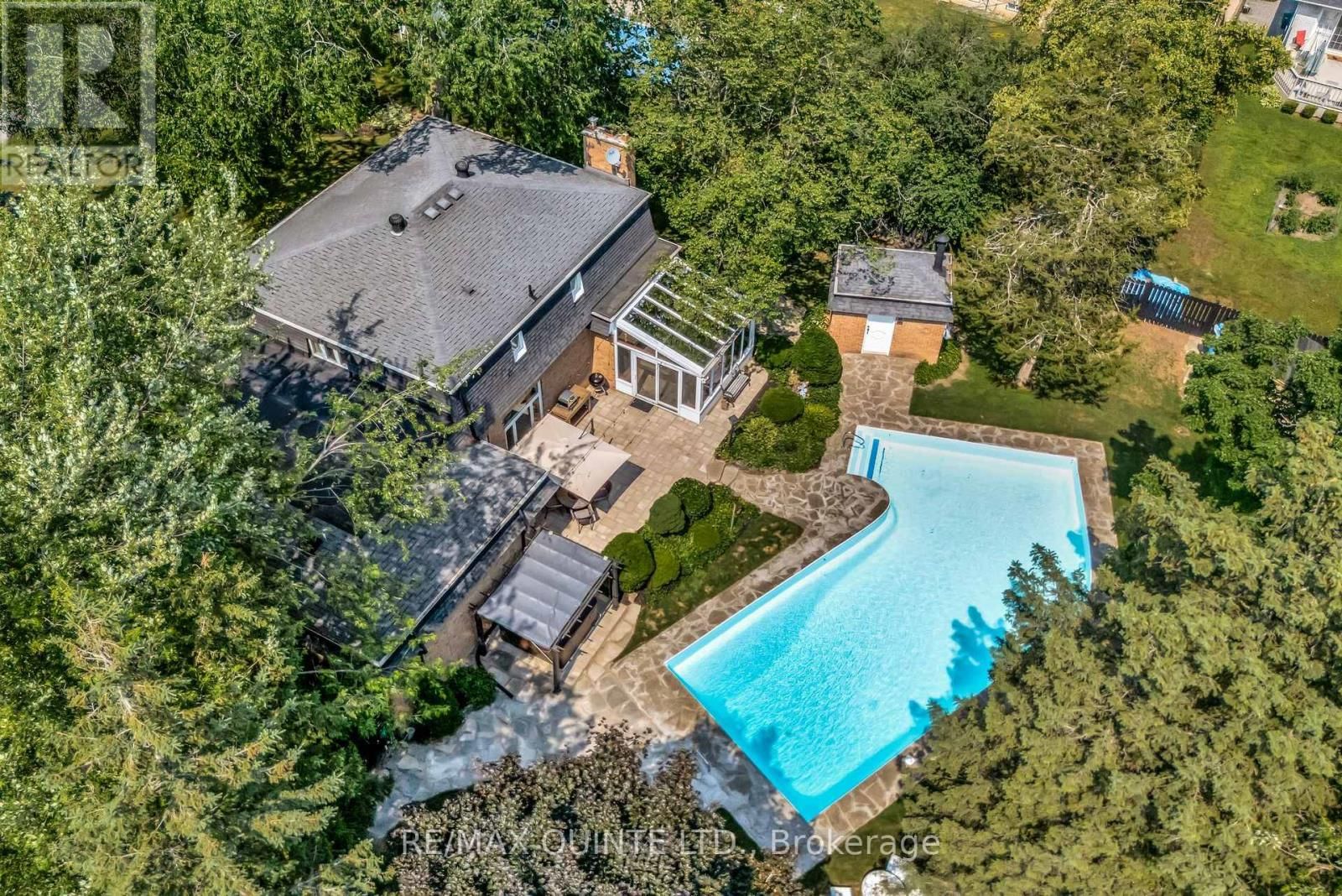 22 FOREST HILL CRESCENT Image 48