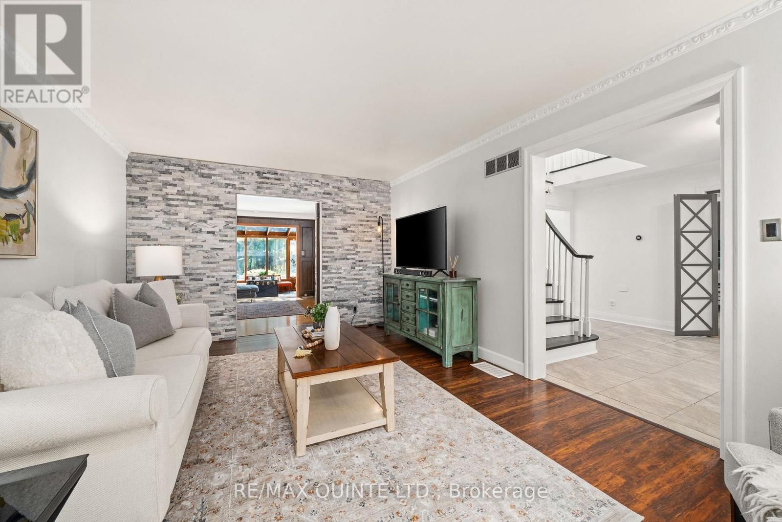 22 FOREST HILL CRESCENT Image 6