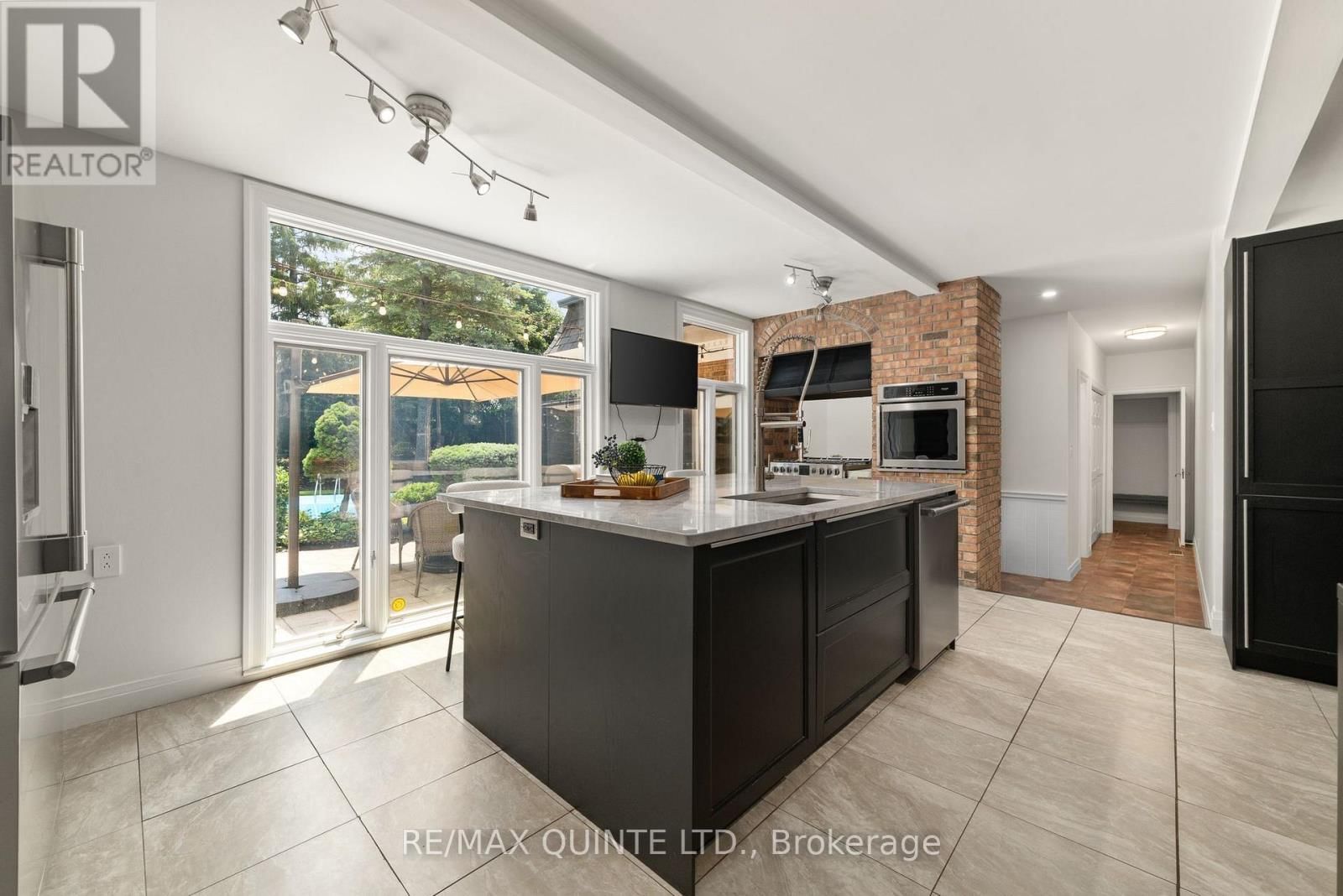 22 FOREST HILL CRESCENT Image 8