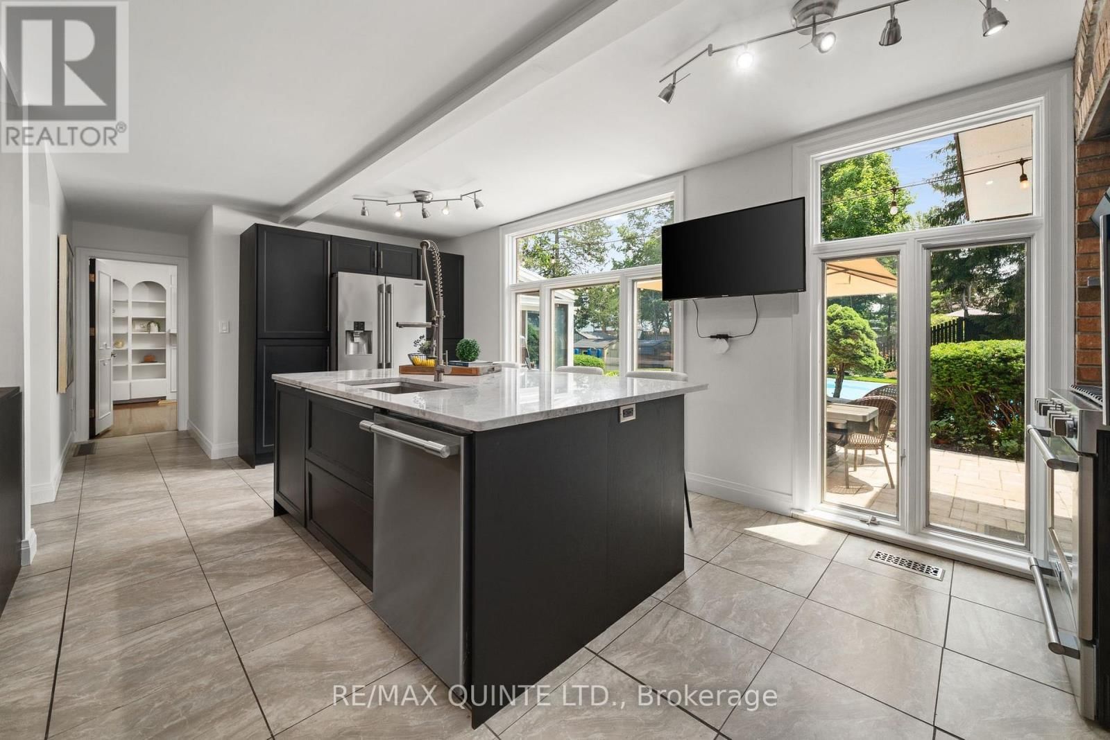 22 FOREST HILL CRESCENT Image 9