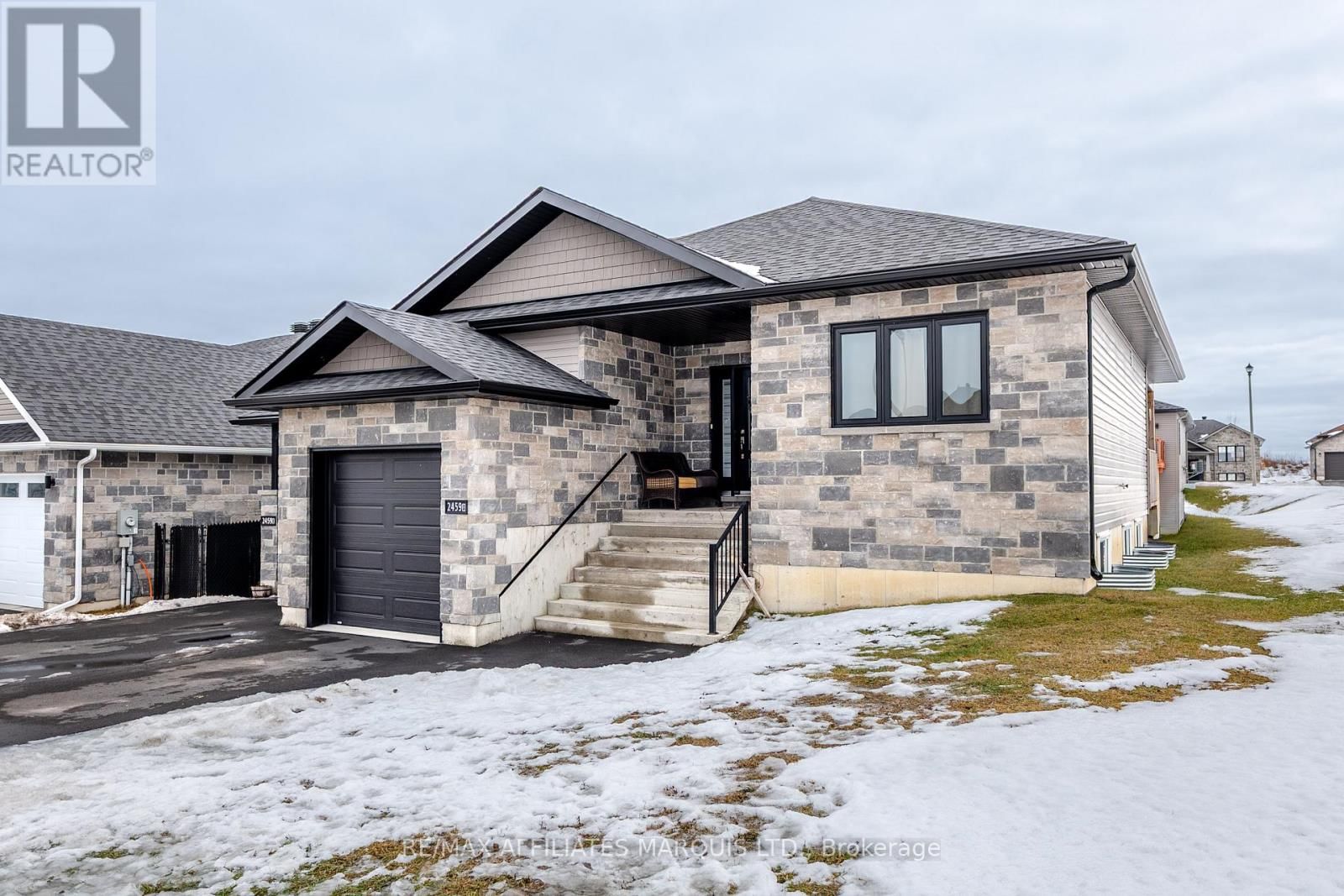 2459 WATSON CRESCENT Image 2