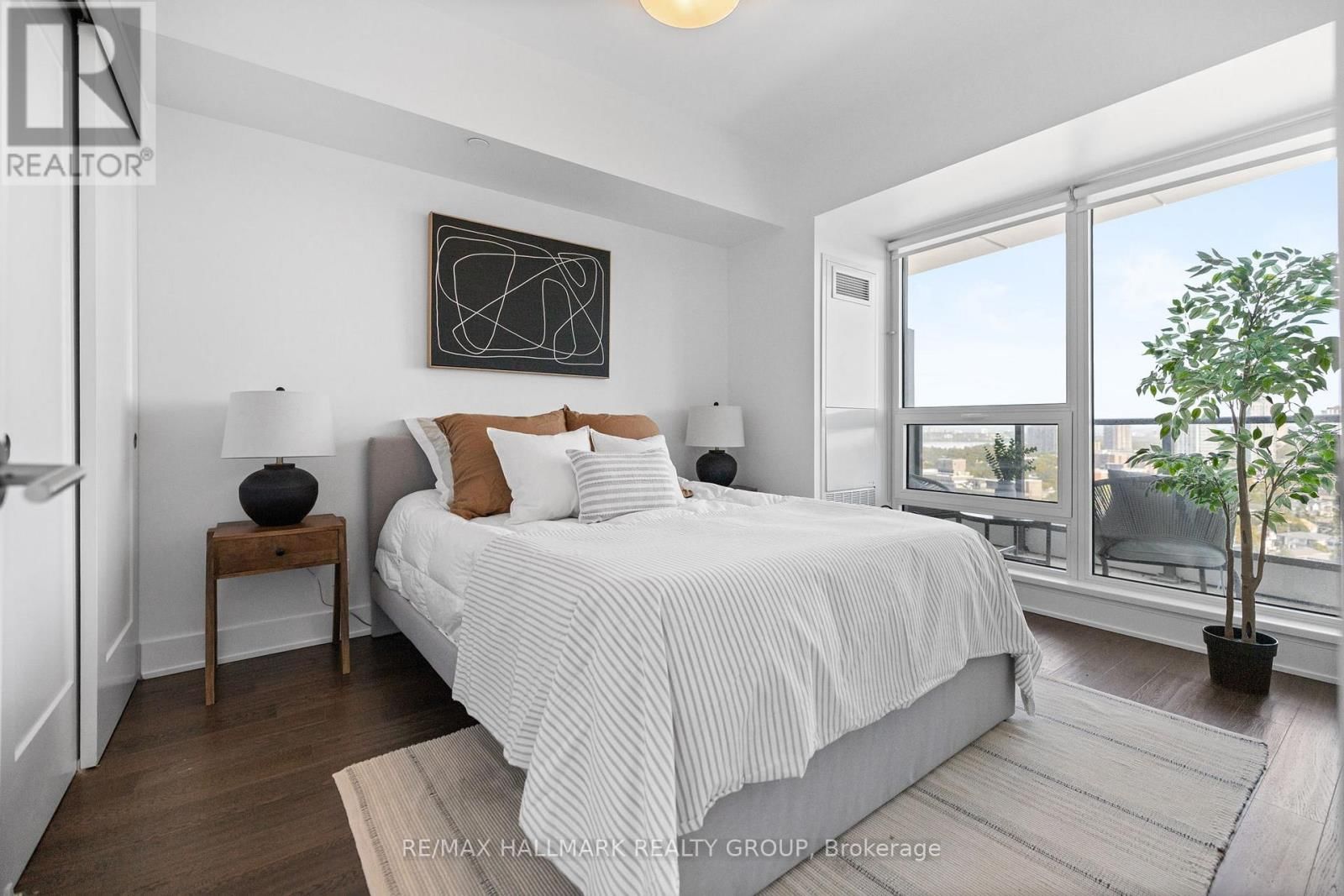 1906 - 485 RICHMOND ROAD Image 18