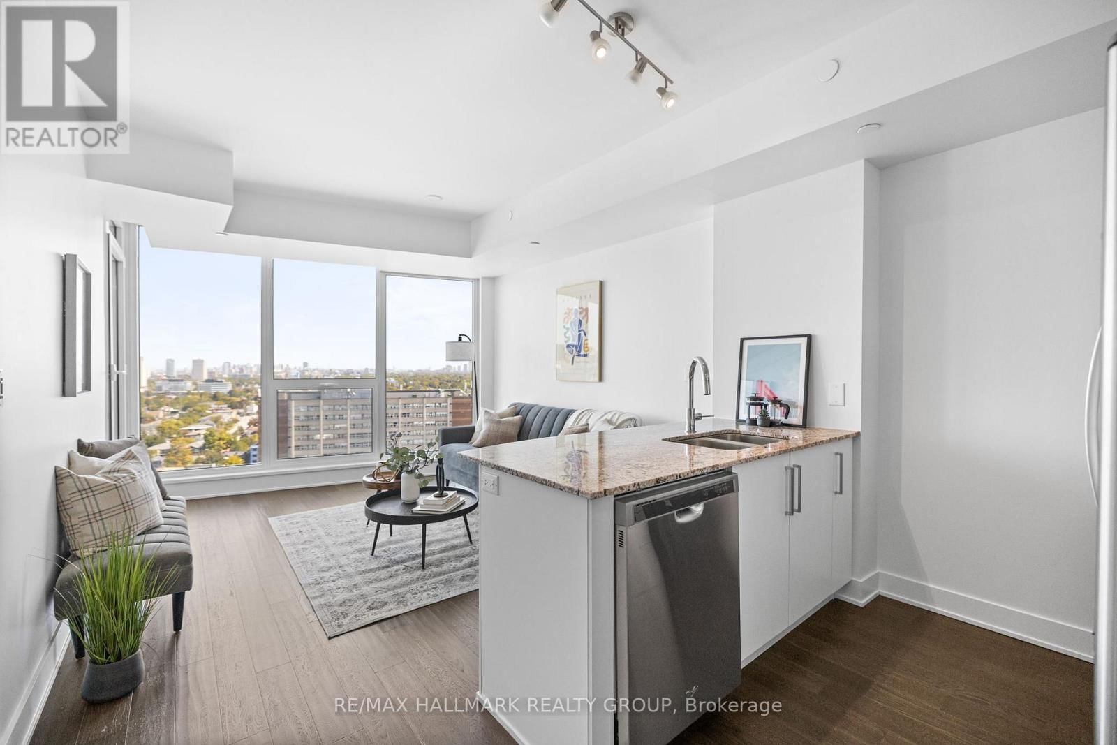 1906 - 485 RICHMOND ROAD Image 7