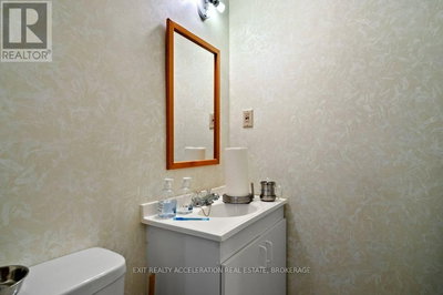 Image #1 of Commercial for Sale at Centre, Greater Napanee , Ontario