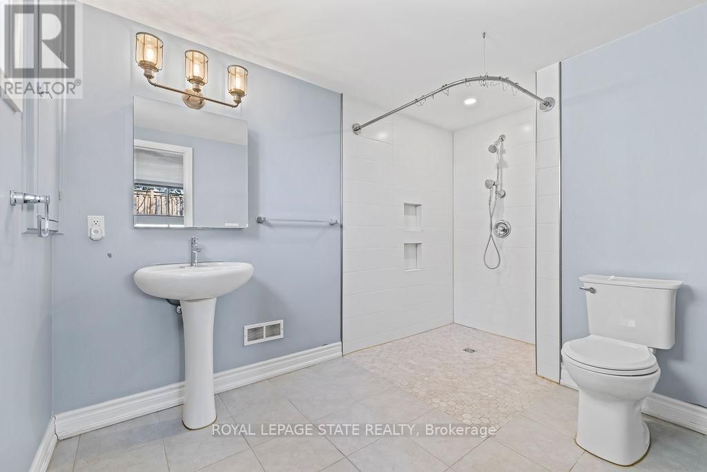 78 CROMWELL CRESCENT Image 40