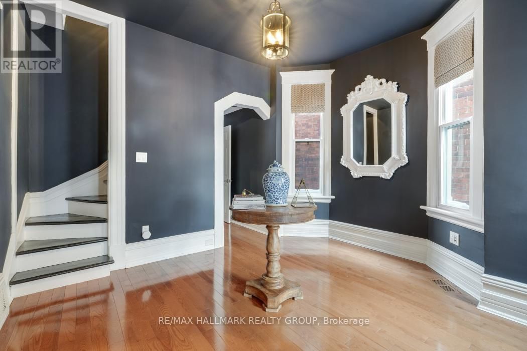 410 MCLEOD STREET Image 11