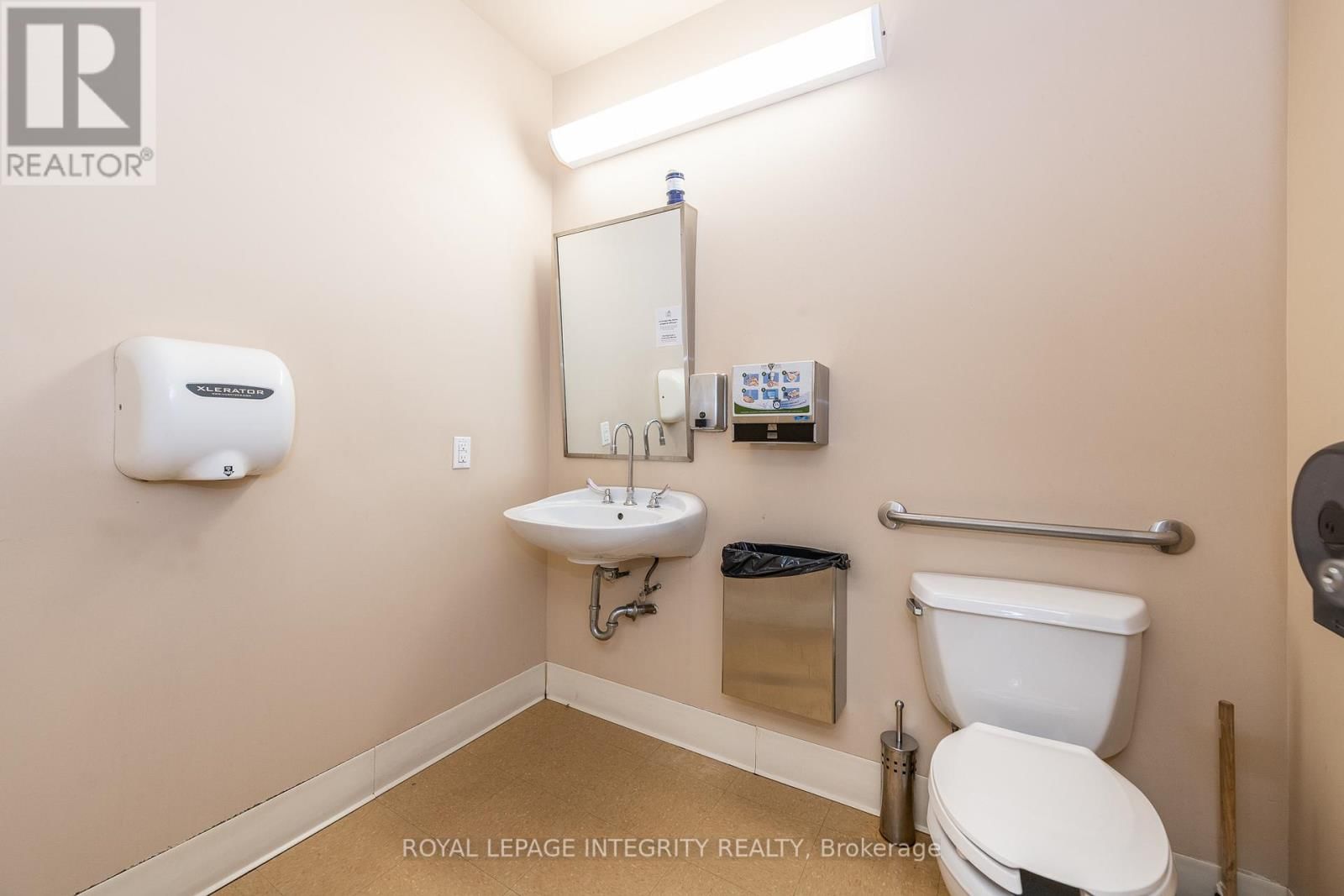 2747 CHAMBERLAND STREET Image 12