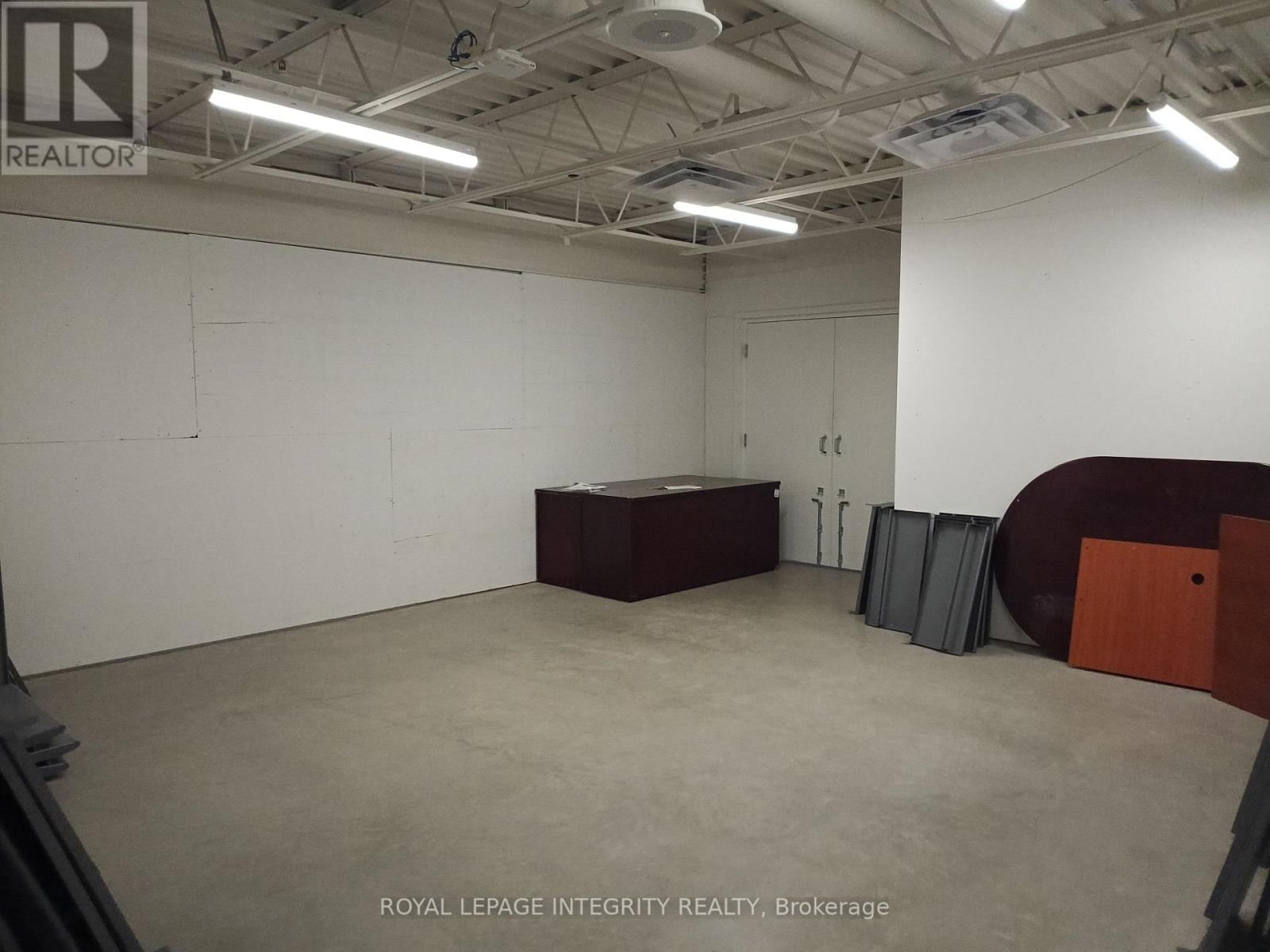 2747 CHAMBERLAND STREET Image 18