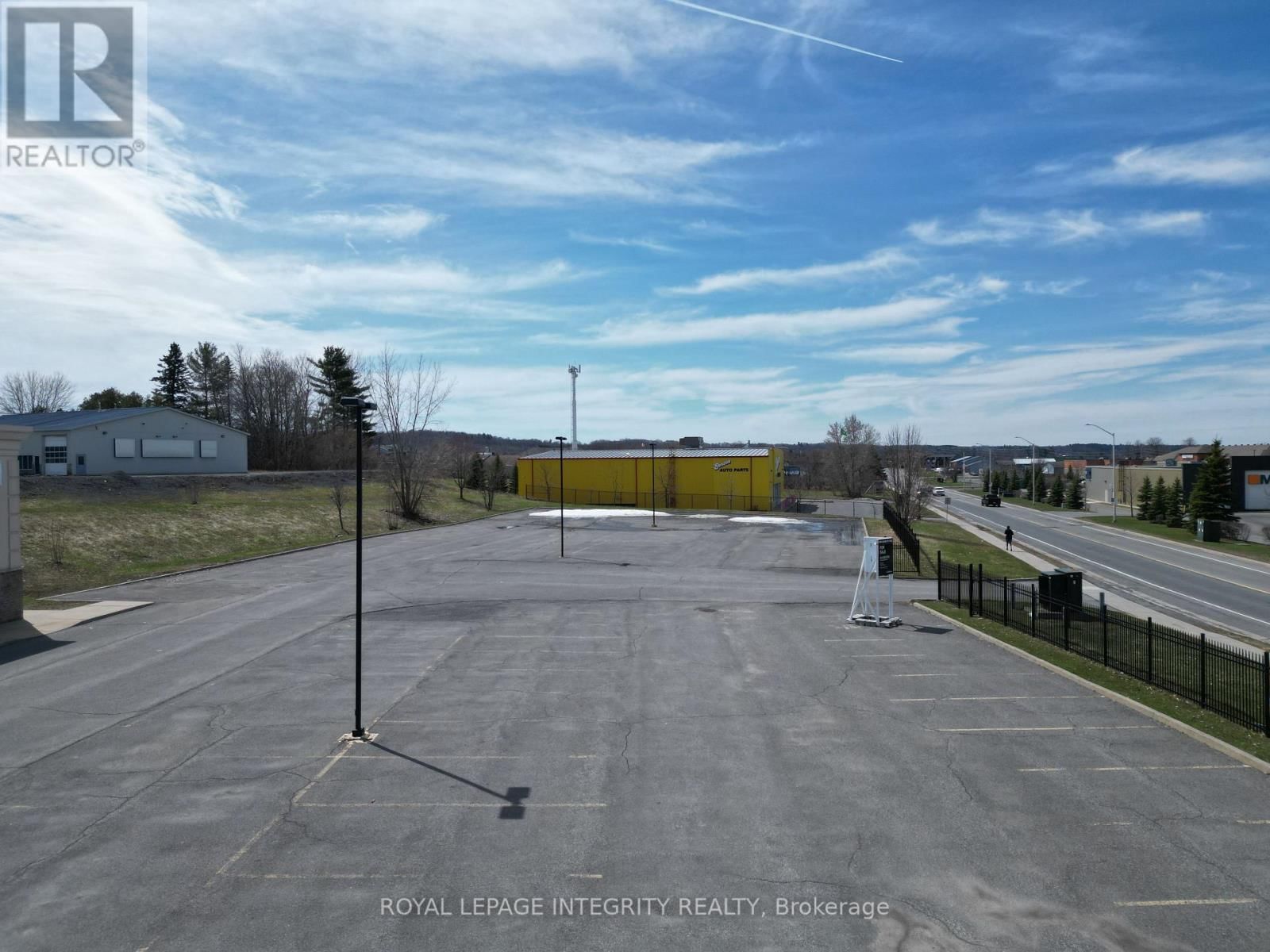 2747 CHAMBERLAND STREET Image 40