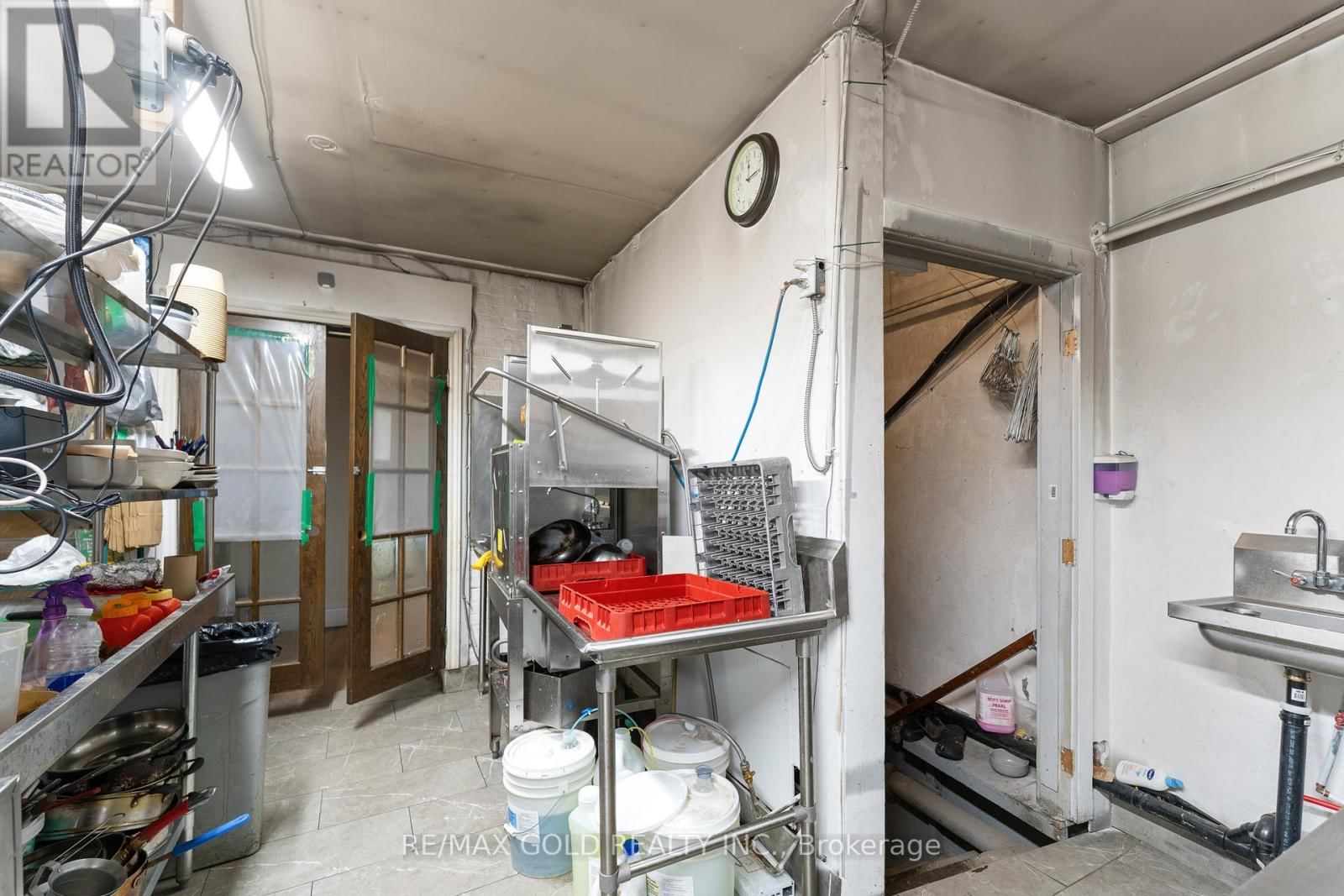 5899 MAIN STREET Image 18