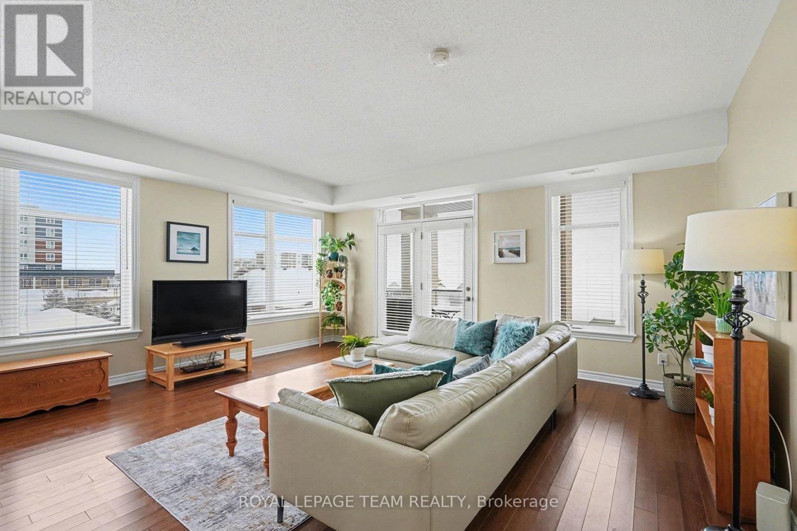 202 - 220 JANKA PRIVATE Image 8