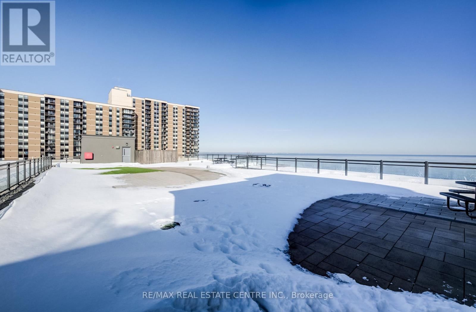 303 - 35 SOUTHSHORE CRESCENT Image 34