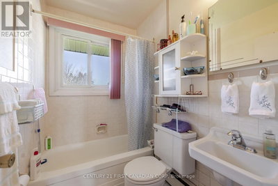 Image #1 of Commercial for Sale at Cheapside, London East , Ontario