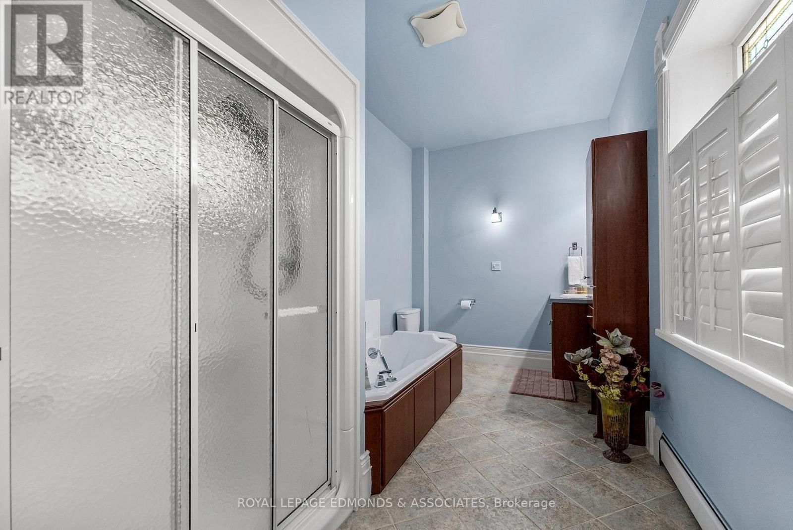 307 MAPLE AVENUE Image 20